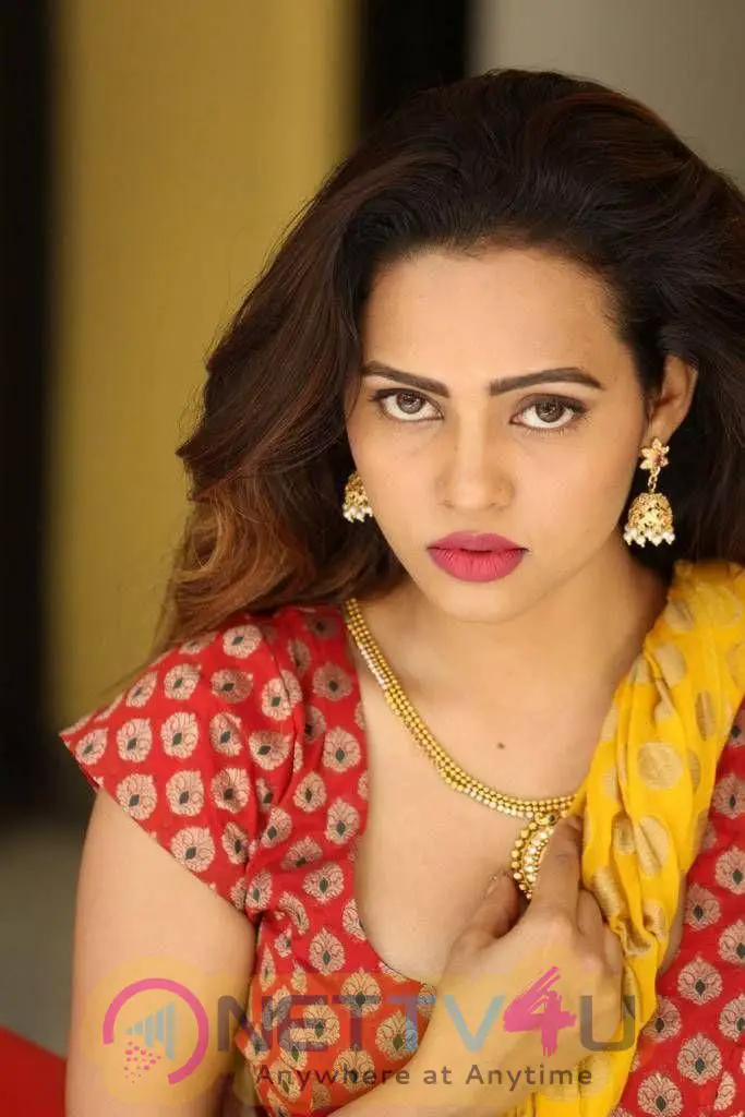 Actor geetha sexy photos apologise, but Situation Actor geetha sexy photos